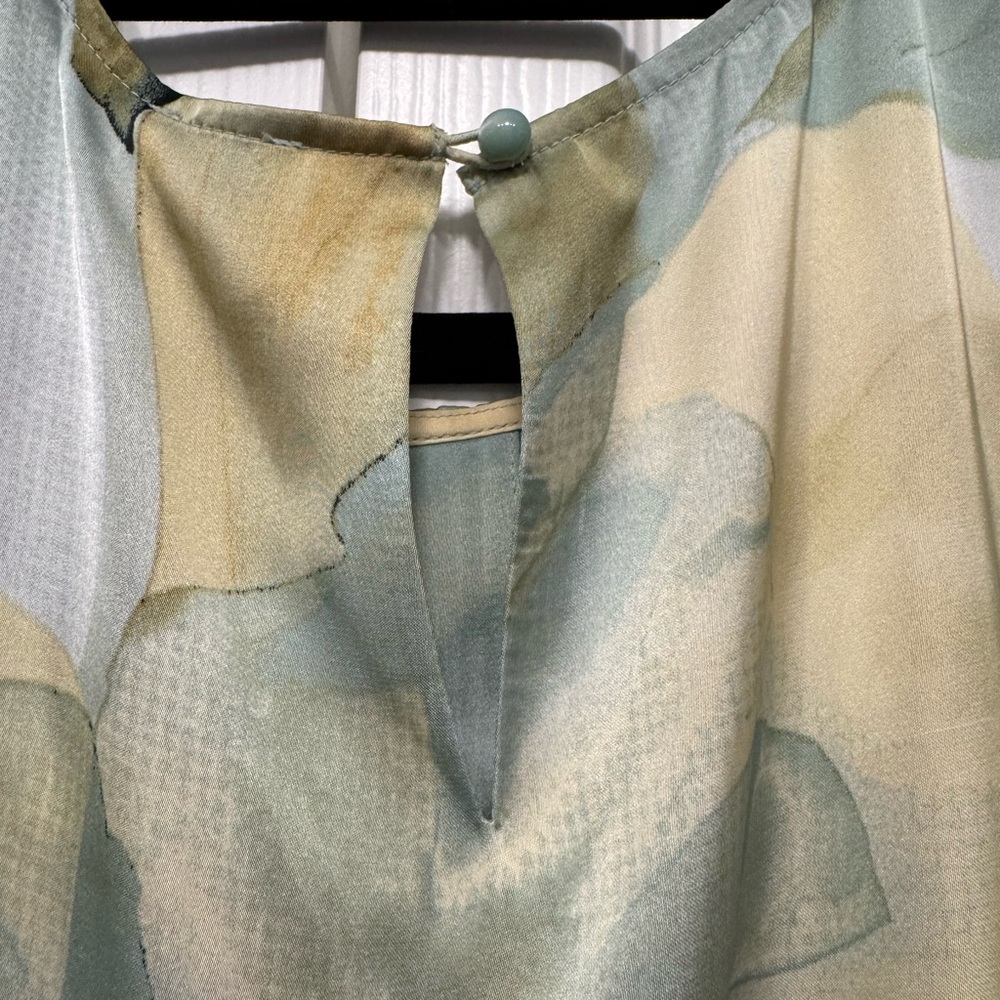 NWT Anne Klein Angel-Sleeved Pale Green and Yellow Blouse - Picture 6 of 8